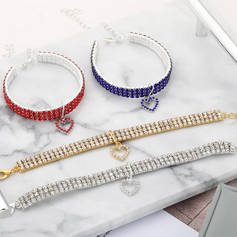 Nuovo collare per cani e gatti Collari per animali domestici con strass elastici a tre file Collana con decorazione d'amore Ornamento per cuccioli di gattino Forniture per animali domestici